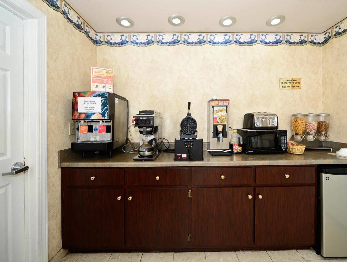 马斯尔肖尔斯红顶酒店 外观 照片